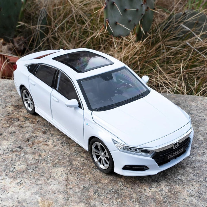1:24 Honda Accord Luxury Diecast Car – Realistic, Sleek & Full of Action - SLT-CZ608 - Planet Junior